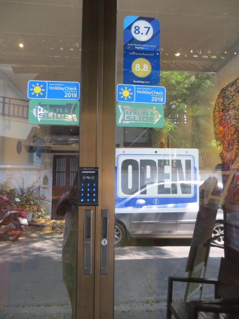 La Maison Verte Hostel Chiang Mai Exterior photo